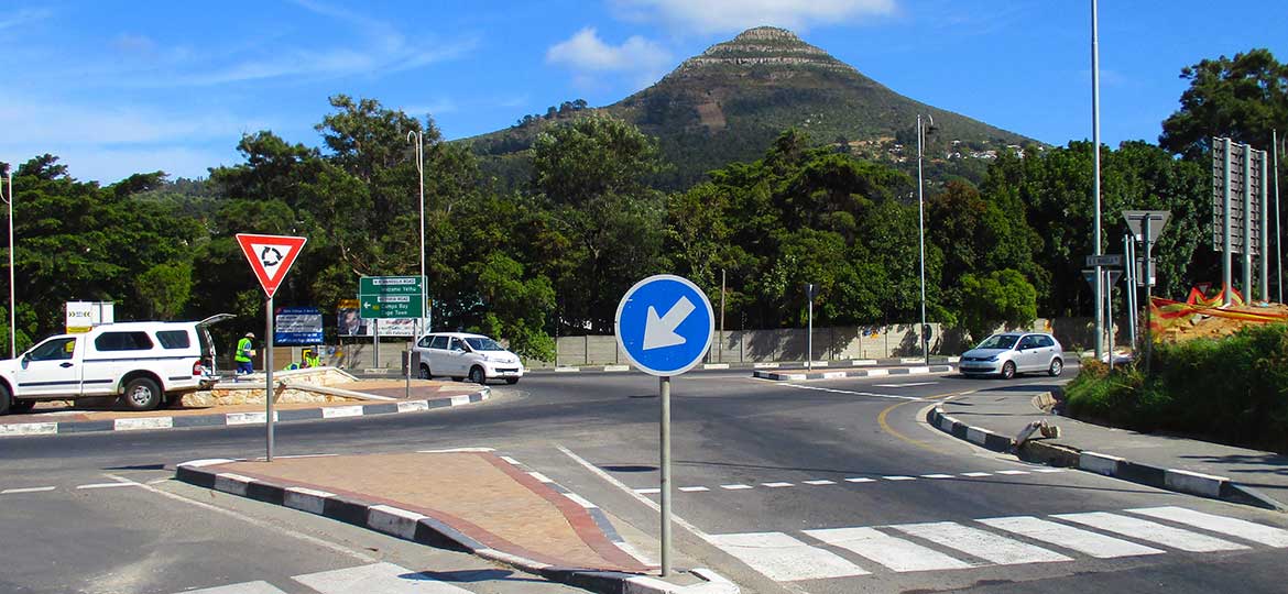 Review of International Standards and development of Evaluation and Implementation Guidelines for Roundabouts for the Western Cape Government